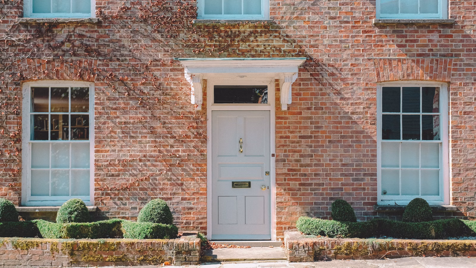 Timber Sash or uPVC Sash Windows? A Practical Comparison