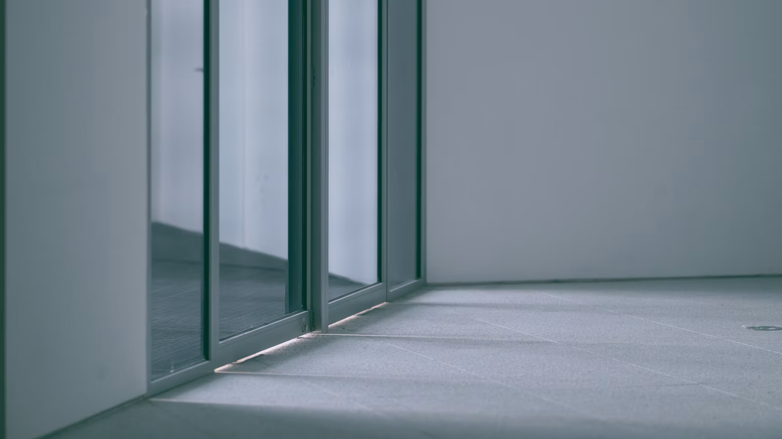 Large Glazed Doors and Summer Comfort: Avoiding an Overheating Problem